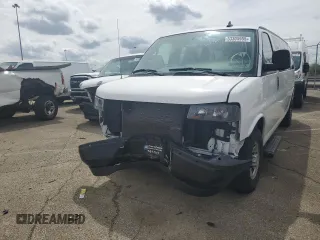 2022 Chevrolet Express Passenger LS z VIN 1GAZGNFP2N1283743, wystawiony jako Copart lot #53305955 z przebiegiem 31 626 mil mil oraz Szkoda całkowita • Salvage title. Historia ofert i sprzedaży dostępna na DreamBid. Obrazek 1.