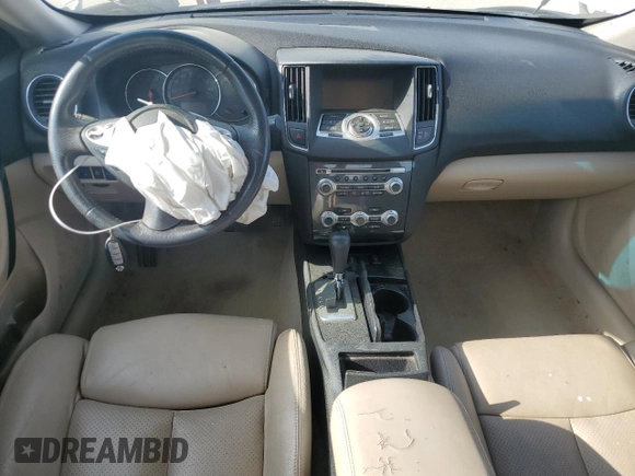 2014 Nissan Maxima SV z VIN 1N4AA5AP4EC446058, wystawiony jako Copart lot #51843385 z przebiegiem 98 481 mil mil oraz Szkoda całkowita • Salvage title. Historia ofert i sprzedaży dostępna na DreamBid. Obrazek 8.