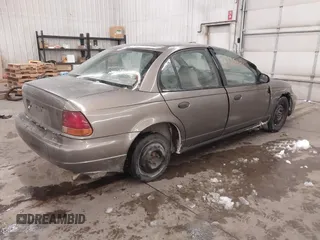 1998 Saturn SL z VIN 1G8ZH528XWZ240574, wystawiony jako IAAI lot #41588681 z przebiegiem Nie podano mil oraz . Historia ofert i sprzedaży dostępna na DreamBid. Obrazek 4.