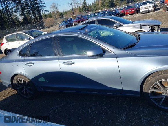 2017 Volvo S90 Momentum with VIN YV1A22MK0H1014633, listed as a IAAI auction lot 41266677 with 46,470 mi miles. Bid and sale history available at carsss.com. Image 14.