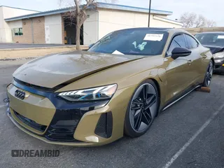 2024 Audi RS e-tron GT z VIN WAUBHBFW5R7900659, wystawiony jako IAAI lot #41797376 z przebiegiem 1010 mil mil oraz . Historia ofert i sprzedaży dostępna na DreamBid. Obrazek 2.