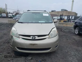 2008 Toyota Sienna XLE with VIN 5TDZK22C78S119628, listed as a IAAI auction lot 41917650 with 196,876 mi miles. Bid and sale history available at carsss.com. Image 12.