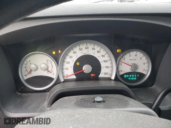 2008 Dodge Dakota SLT z VIN 1D7HW48N98S523242, wystawiony jako Copart lot #81602774 z przebiegiem 94 252 mil mil oraz Czysty tytuł • Clean title. Historia ofert i sprzedaży dostępna na DreamBid. Obrazek 9.