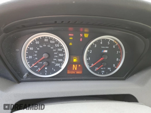 2006 BMW M6 z VIN WBSEH93496B797016, wystawiony jako Copart lot #45987075 z przebiegiem 51 374 mil mil oraz Czysty tytuł • Clean title. Historia ofert i sprzedaży dostępna na DreamBid. Obrazek 9.