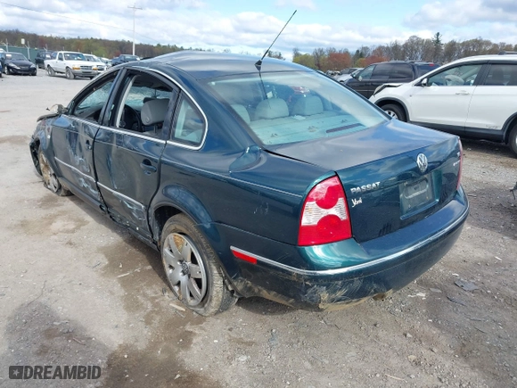 2001 Volkswagen Passat GLX with VIN WVWTH63B51E124484, listed as a IAAI auction lot 42043719 with 42,585 mi miles. Bid and sale history available at carsss.com. Image 3.