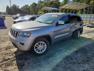 2020 Jeep Grand Cherokee Laredo E z VIN 1C4RJEAG6LC369350, wystawiony jako Copart lot #61295755 z przebiegiem 78 059 mil mil oraz Szkoda całkowita • Salvage title. Historia ofert i sprzedaży dostępna na DreamBid. Obrazek 1.