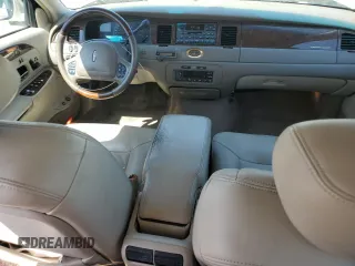 2002 Lincoln Town Car Cartier z VIN 1LNHM83W72Y617952, wystawiony jako Copart lot #50666275 z przebiegiem 238 169 mil mil oraz Czysty tytuł • Clean title. Historia ofert i sprzedaży dostępna na DreamBid. Obrazek 8.