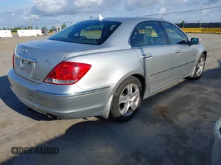 2006 Acura RL with VIN JH4KB16526C005234, listed as a IAAI auction lot 42130374 with 343,839 mi miles and . Bid and sale history available at DreamBid. Image 4.