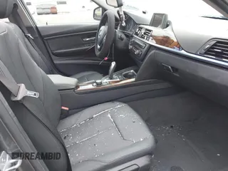 2015 BMW 3 Series 328i xDrive с VIN WBA3B5G52FNS14325, выставлен на аукционе IAAI как лот 42095241 с пробегом 95 726 миль миль и . История ставок и продаж доступна на DreamBid. Изображение 5.