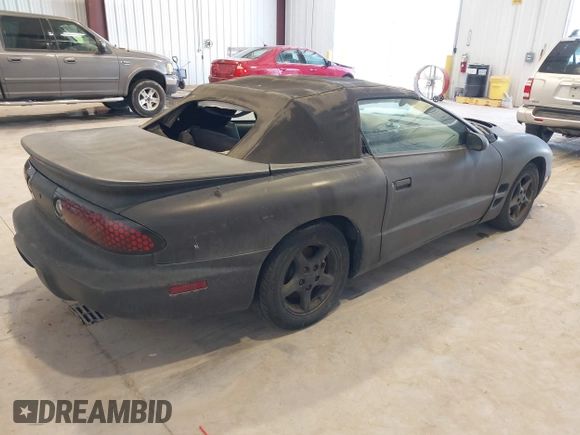 2000 Pontiac Firebird Firebird z VIN 2G2FS32KXY2146392, wystawiony jako IAAI lot #42506629 z przebiegiem 161 077 mil mil oraz . Historia ofert i sprzedaży dostępna na DreamBid. Obrazek 4.