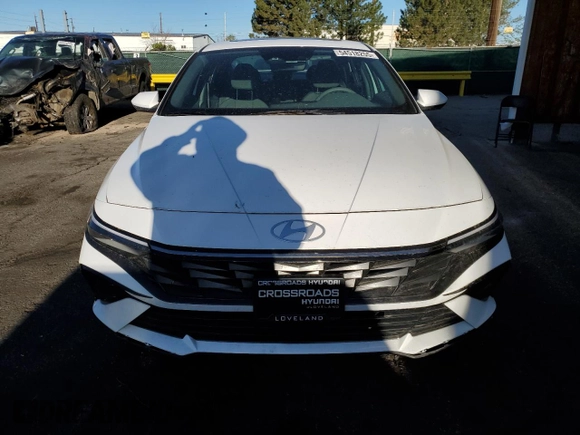 2024 Hyundai Elantra SEL z VIN KMHLS4DG0RU783442, wystawiony jako Copart lot #54518255 z przebiegiem 2 927 mil mil oraz Szkoda całkowita • Salvage title. Historia ofert i sprzedaży dostępna na DreamBid. Obrazek 5.