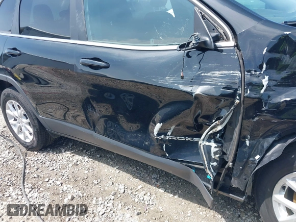 2017 Jeep Cherokee Latitude with VIN 1C4PJMCS7HD219932, listed as a IAAI auction lot 40131246 with 97,795 mi miles and . Bid and sale history available at DreamBid. Image 18.