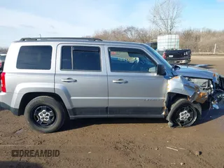 2016 Jeep Patriot Sport z VIN 1C4NJPBB0GD801752, wystawiony jako IAAI lot #41448570 z przebiegiem 108 859 mil mil oraz . Historia ofert i sprzedaży dostępna na DreamBid. Obrazek 13.