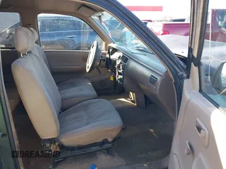1996 Toyota T100 DX z VIN JT4TN12D4T0016257, wystawiony jako IAAI lot #40964830 z przebiegiem 121 817 mil mil oraz . Historia ofert i sprzedaży dostępna na DreamBid. Obrazek 5.