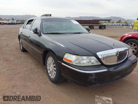 2008 Lincoln Town Car z VIN 2LNHM85WX8X636193, wystawiony jako IAAI lot #41916910 z przebiegiem Nie podano mil oraz . Historia ofert i sprzedaży dostępna na DreamBid. Obrazek 1.