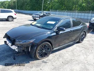 2025 Toyota Camry LE z VIN 4T1DAACK8SU509391, wystawiony jako IAAI lot #42133729 z przebiegiem 10 000 mil mil oraz . Historia ofert i sprzedaży dostępna na DreamBid. Obrazek 18.