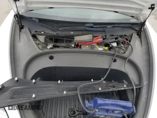 2020 Tesla Model 3 Long Range z VIN 5YJ3E1EB4LF790679, wystawiony jako Copart lot #47623295 z przebiegiem 44 182 mil mil oraz Szkoda całkowita • Salvage title. Historia ofert i sprzedaży dostępna na DreamBid. Obrazek 11.