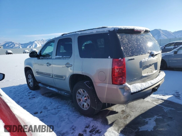 2007 GMC Yukon SLE w/3SA with VIN 1GKFC13C27J297648, listed as a Copart auction lot 44720265 with 133,046 mi miles and Salvage Title. Bid and sale history available at carsss.com. Image 2.