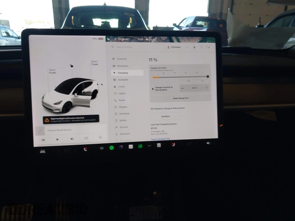 2021 Tesla Model Y Performance with VIN 5YJYGDEF4MF263473, listed as a IAAI auction lot 41851083 with 39,289 mi miles and . Bid and sale history available at DreamBid. Image 18.