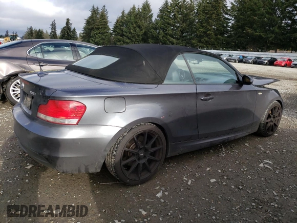 2008 BMW 1 Series 135i z VIN WBAUN93528VK39771, wystawiony jako Copart lot #87970105 z przebiegiem 88 618 mil mil oraz Szkoda całkowita • Salvage title. Historia ofert i sprzedaży dostępna na DreamBid. Obrazek 3.