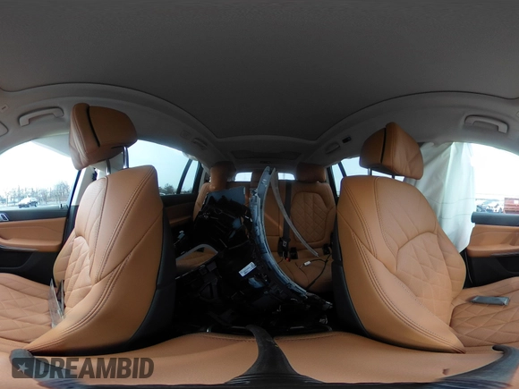 2025 BMW X7 xDrive40i z VIN 5UX23EM05S9X98435, wystawiony jako IAAI lot #41476358 z przebiegiem 2946 mil mil oraz . Historia ofert i sprzedaży dostępna na DreamBid. Obrazek 18.