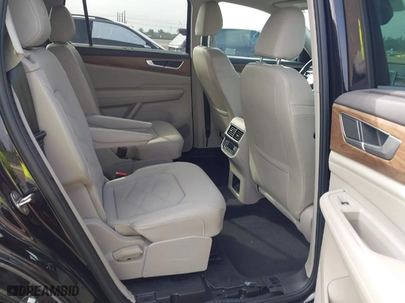 2024 Volkswagen Atlas 2.0T SE w/Technology with VIN 1V2WR2CA1RC522100, listed as a IAAI auction lot 41365909 with 11,799 mi miles. Bid and sale history available at carsss.com. Image 8.