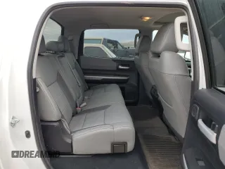 2021 Toyota Tundra Limited z VIN 5TFHY5F12MX993376, wystawiony jako Copart lot #51164105 z przebiegiem 32 931 mil mil oraz Szkoda całkowita • Salvage title. Historia ofert i sprzedaży dostępna na DreamBid. Obrazek 10.