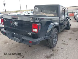 2023 Jeep Gladiator Overland z VIN 1C6HJTFG2PL523686, wystawiony jako IAAI lot #42134627 z przebiegiem 33 575 mil mil oraz . Historia ofert i sprzedaży dostępna na DreamBid. Obrazek 4.
