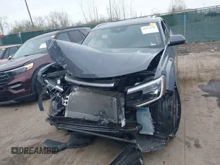 2024 Volkswagen Atlas SEL R-Line z VIN 1V2AE2CAXRC232668, wystawiony jako IAAI lot #41972789 z przebiegiem 30 150 mil mil oraz . Historia ofert i sprzedaży dostępna na DreamBid. Obrazek 13.