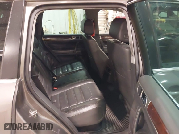 2008 Volkswagen Touareg V6 с VIN WVGBE77L98D017186, выставлен на аукционе IAAI как лот 42321410 с пробегом 184 825 миль миль и . История ставок и продаж доступна на DreamBid. Изображение 8.