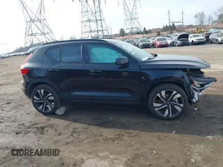 2024 Volvo XC40 Plus Dark Theme with VIN YV4L12UL8R2270960, listed as a IAAI auction lot 41642556 with 5,909 mi miles and . Bid and sale history available at DreamBid. Image 14.