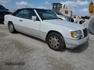 1995 Mercedes-Benz E Class with VIN WDBEA66E5SC280927, listed as a Copart auction lot 77246224 with 84,599 mi miles and Non Repairable. Bid and sale history available at carsss.com. Image 4.