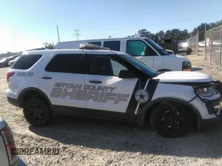 2017 Ford Police Interceptor Utility z VIN 1FM5K8AR8HGB08036, wystawiony jako IAAI lot #41015812 z przebiegiem 18 153 mil mil oraz . Historia ofert i sprzedaży dostępna na DreamBid. Obrazek 13.