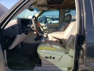 2004 Cadillac Escalade z VIN 1GYEC63T54R139039, wystawiony jako Copart lot #86274414 z przebiegiem 267 218 mil mil oraz Czysty tytuł • Clean title. Historia ofert i sprzedaży dostępna na DreamBid. Obrazek 8.