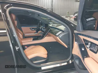 2024 Mercedes-Benz S 580 z VIN W1K6G7GB6RA271633, wystawiony jako IAAI lot #41995653 z przebiegiem 11 908 mil mil oraz . Historia ofert i sprzedaży dostępna na DreamBid. Obrazek 5.