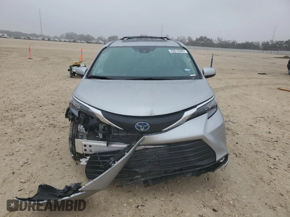 2025 Toyota Sienna XLE with VIN 5TDJRKEC2SS234150, listed as a Copart auction lot 43014285 with 5,996 mi miles and Salvage Title. Bid and sale history available at carsss.com. Image 5.