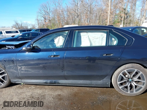 2024 BMW 7 Series with VIN WBA43EH0XRCP19582, listed as a IAAI auction lot 41195408 with Not provided miles and . Bid and sale history available at DreamBid. Image 14.