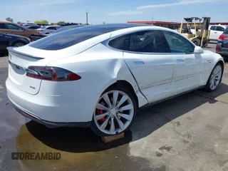 2014 Tesla Model S 60 z VIN 5YJSA1H13EFP33659, wystawiony jako IAAI lot #42101491 z przebiegiem 113 460 mil mil oraz . Historia ofert i sprzedaży dostępna na DreamBid. Obrazek 6.
