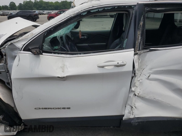 2019 Jeep Cherokee Latitude Plus z VIN 1C4PJMLN0KD372668, wystawiony jako Copart lot #60802365 z przebiegiem Nie podano mil oraz Szkoda całkowita • Salvage title. Historia ofert i sprzedaży dostępna na DreamBid. Obrazek 7.
