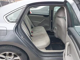 2016 Volkswagen Passat S z VIN 1VWAS7A31GC052520, wystawiony jako IAAI lot #41547408 z przebiegiem 129 730 mil mil oraz . Historia ofert i sprzedaży dostępna na DreamBid. Obrazek 8.