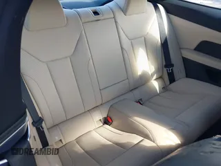 2024 BMW 4 Series 430i z VIN WBA53AP04RCN45331, wystawiony jako IAAI lot #41592661 z przebiegiem 10 078 mil mil oraz . Historia ofert i sprzedaży dostępna na DreamBid. Obrazek 8.