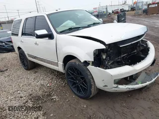 2007 Lincoln Navigator z VIN 5LMFU28567LJ13270, wystawiony jako IAAI lot #41537706 z przebiegiem 206 707 mil mil oraz . Historia ofert i sprzedaży dostępna na DreamBid. Obrazek 1.