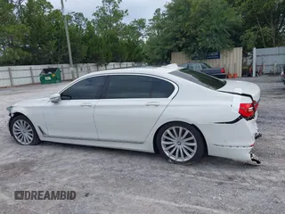 2017 BMW 7 Series 740i z VIN WBA7E2C53HG740273, wystawiony jako IAAI lot #42475769 z przebiegiem Nie podano mil oraz . Historia ofert i sprzedaży dostępna na DreamBid. Obrazek 14.