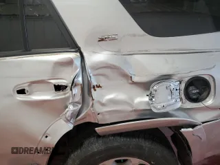 2019 Toyota 4Runner SR5 с VIN JTEZU5JR0K5206037, выставлен на аукционе Copart как лот 67042064 с пробегом Не указан миль и На запчасти • Non repairable. История ставок и продаж доступна на DreamBid. Изображение 13.