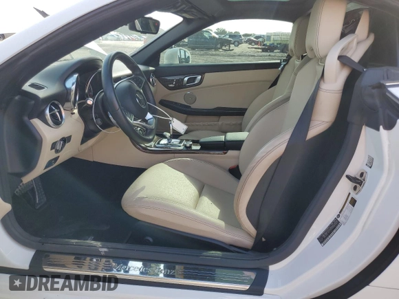 2020 Mercedes-Benz SLC 300 z VIN W1KPK3JA8LF170891, wystawiony jako Copart lot #47234064 z przebiegiem 23 270 mil mil oraz . Historia ofert i sprzedaży dostępna na DreamBid. Obrazek 7.