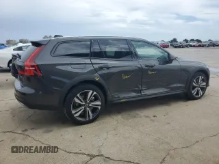 2025 Volvo V60 Plus z VIN YV4L12WK3S2149179, wystawiony jako Copart lot #60921275 z przebiegiem 609 mil mil oraz Czysty tytuł • Clean title. Historia ofert i sprzedaży dostępna na DreamBid. Obrazek 3.