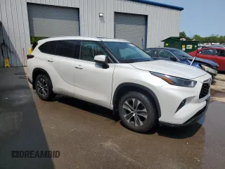 2022 Toyota Highlander XLE with VIN 5TDGZRBH1NS164177, listed as a Copart auction lot 58965595 with 72,284 mi miles and Salvage title. Bid and sale history available at DreamBid. Image 4.