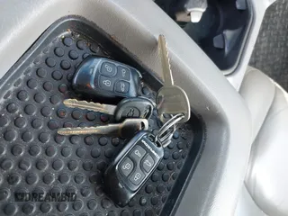 2004 Chevrolet Suburban LT z VIN 1GNFK16Z94J122458, wystawiony jako IAAI lot #41889018 z przebiegiem 180 507 mil mil oraz . Historia ofert i sprzedaży dostępna na DreamBid. Obrazek 11.