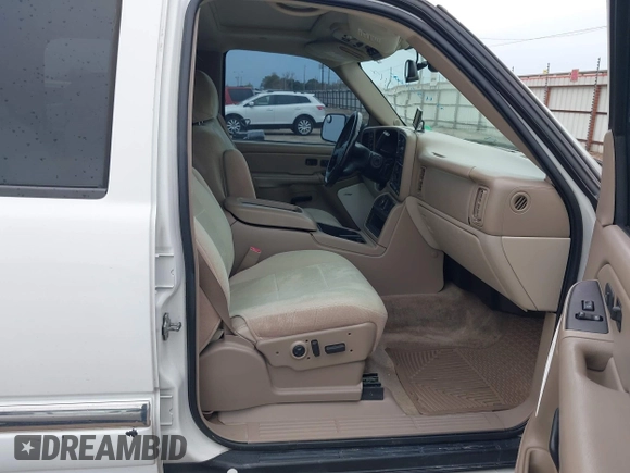 2004 GMC Yukon XL SLT with VIN 3GKGK26G14G213005, listed as a IAAI auction lot 41337600 with 174,730 mi miles. Bid and sale history available at carsss.com. Image 5.