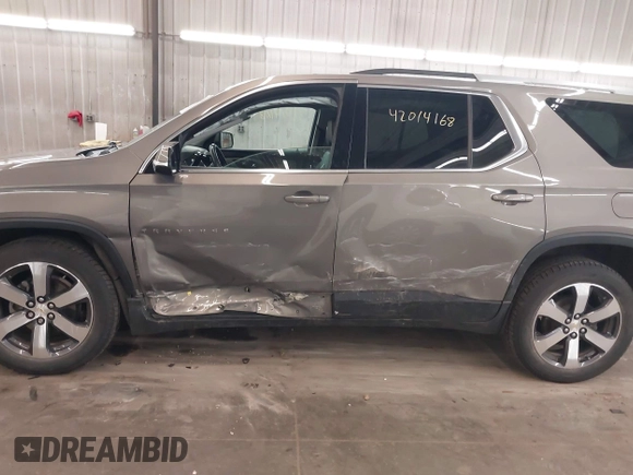 2018 Chevrolet Traverse LT z VIN 1GNEVHKW0JJ166321, wystawiony jako IAAI lot #42014168 z przebiegiem 81 442 mil mil oraz . Historia ofert i sprzedaży dostępna na DreamBid. Obrazek 15.